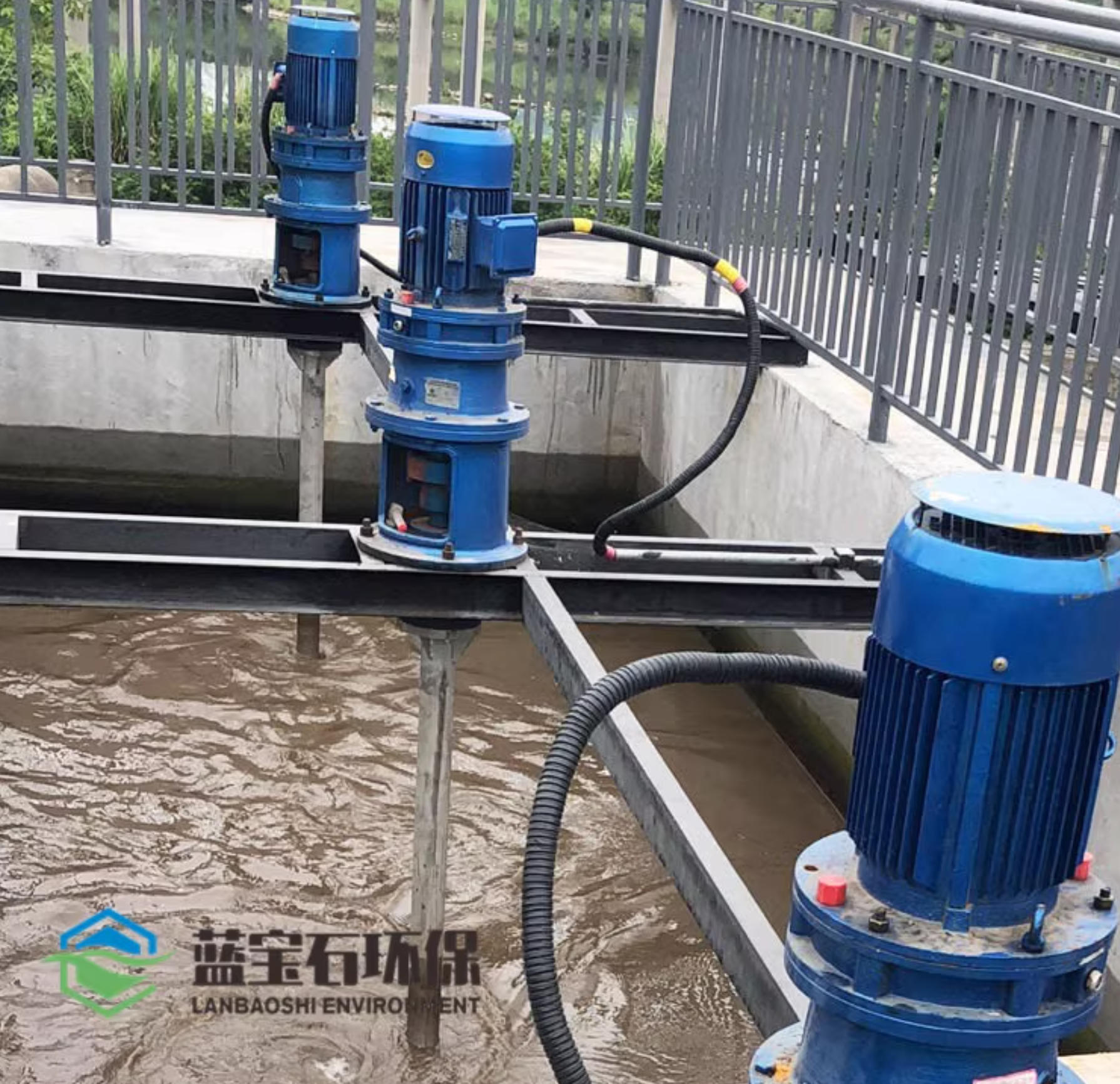 南京藍寶石環(huán)保與深圳某環(huán)?？萍歼_成漿式攪拌機設備合作